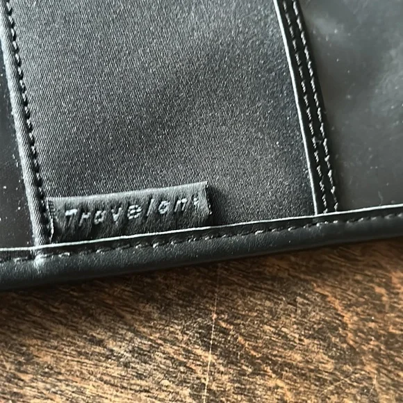 - Travel on Passport Wallet Travel Safe- pockets NWOT! Excellent condition - Picture 3 of 8
